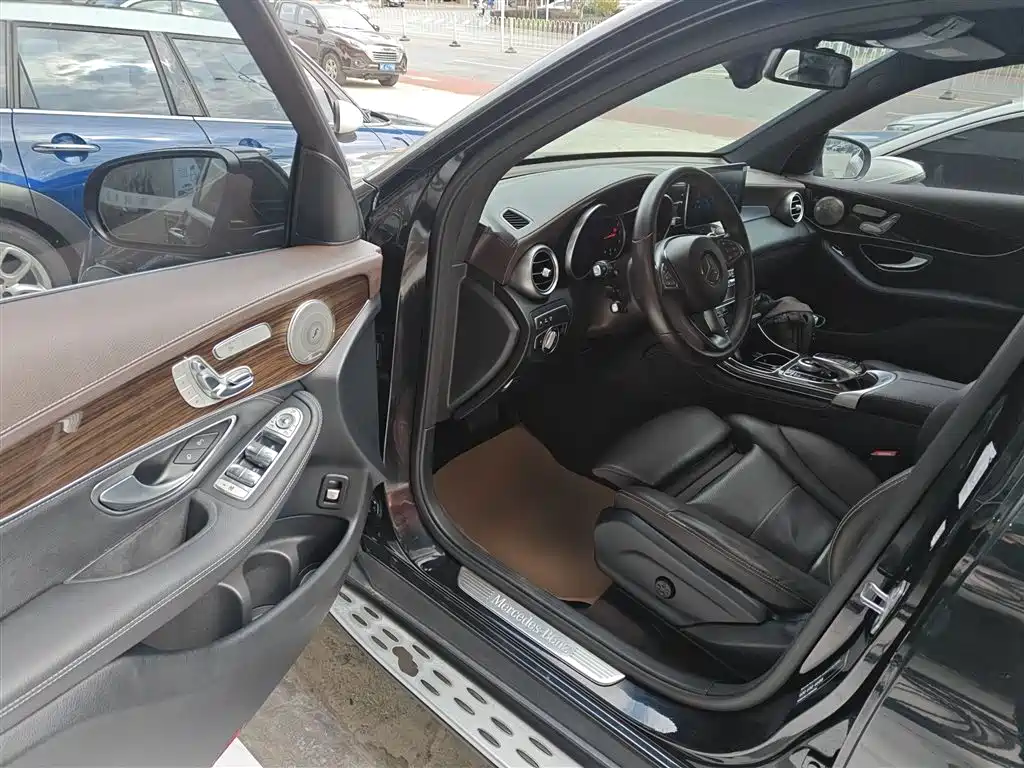 Mercedes-Benz GLC 2019 Facelift GLC 260 L 4MATIC Luxury фото 16