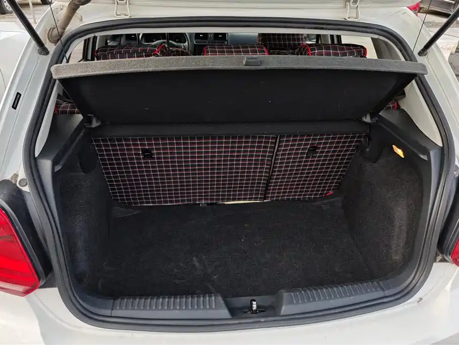 Volkswagen Polo 2016 1.4L Automatic Trend фото 4