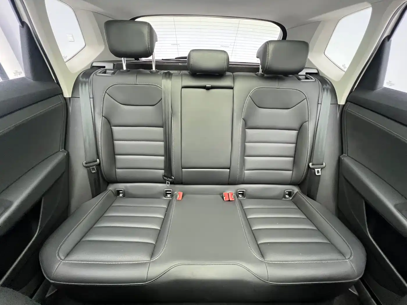 Volkswagen Tharu 2022 280TSI FWD Luxury Edition фото 12