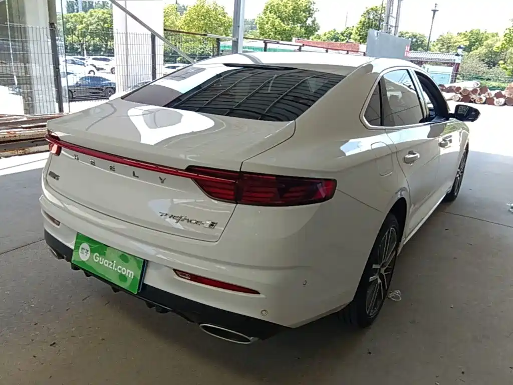 Фото 7 - Geely Preface