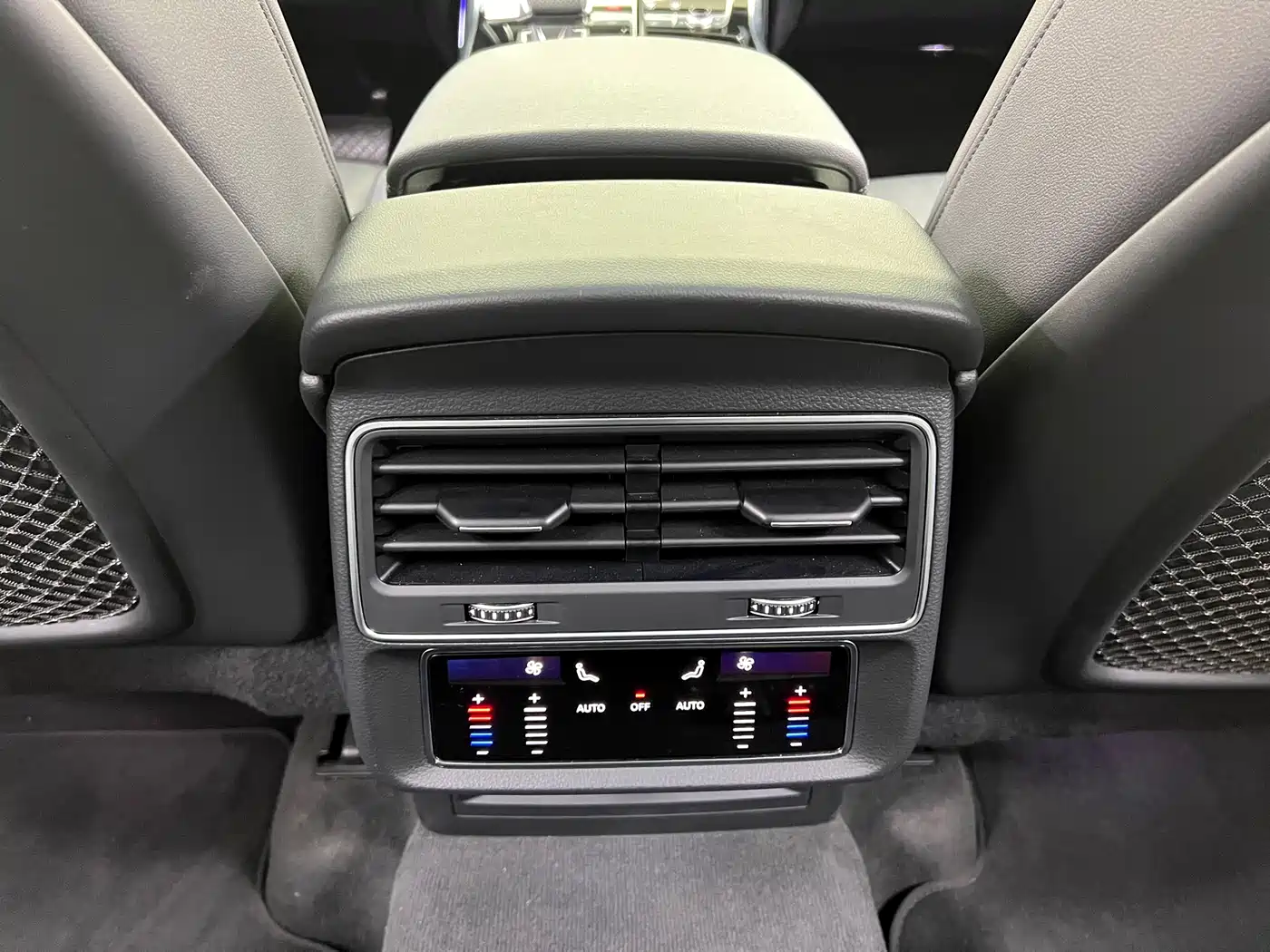Audi Q8 2022 55 TFSI Luxury Dynamic фото 19