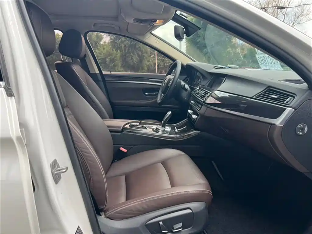 BMW 5 Series 2014 525Li Luxury Design Package фото 16