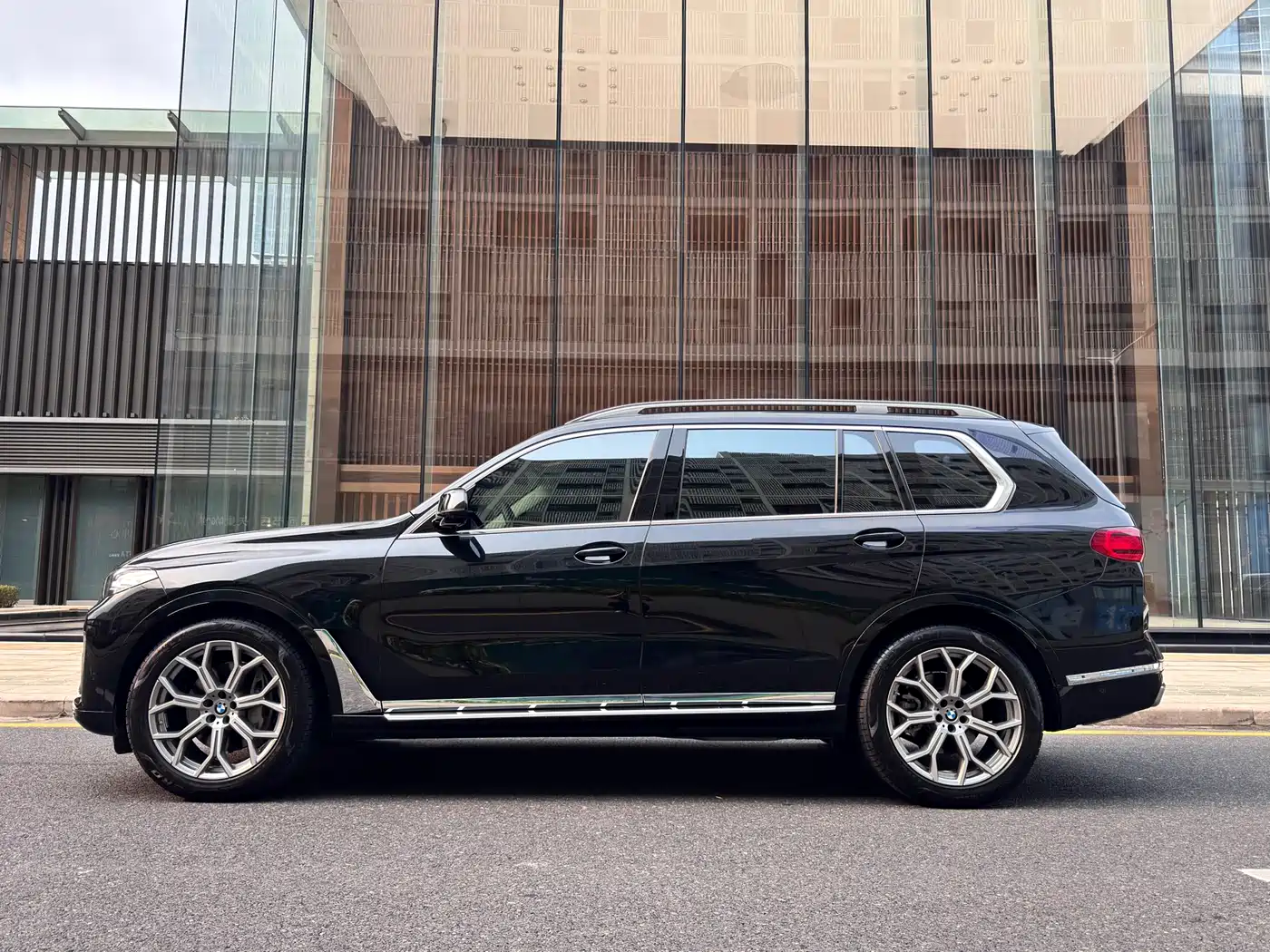 BMW X7 2019 xDrive40i Leading Luxury Package фото 3