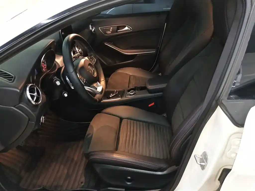 Mercedes-Benz CLA (Import) 2017 Facelift CLA 220 4MATIC фото 15