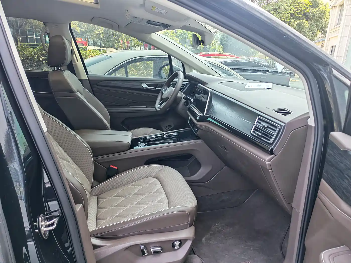 Volkswagen Viloran 2024 380TSI Executive Edition фото 10