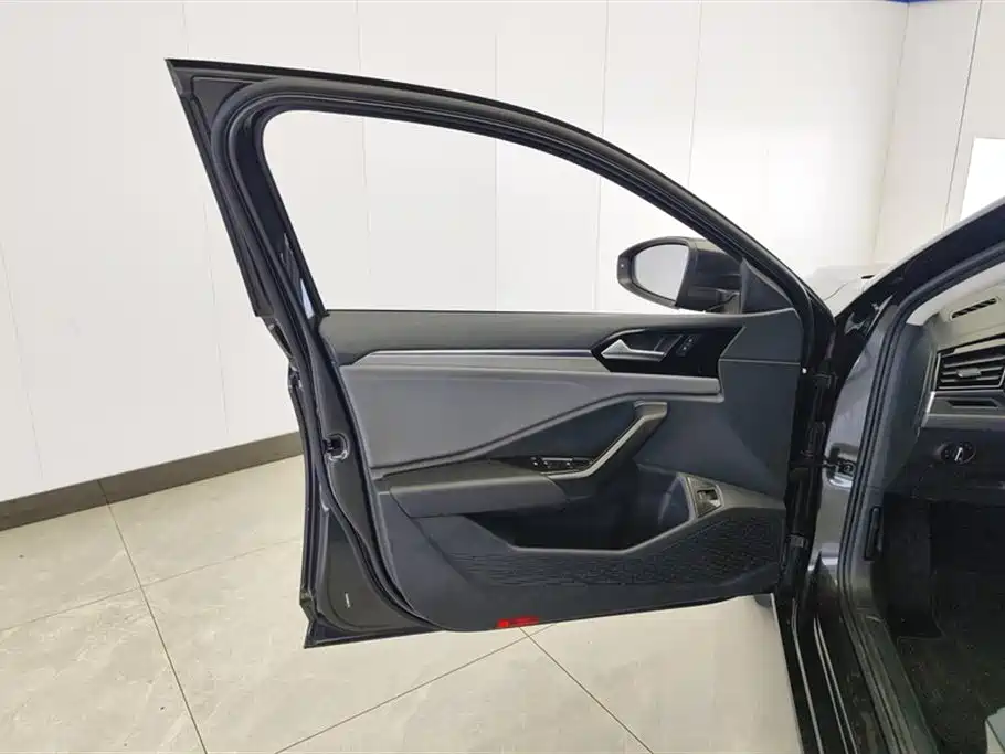 Volkswagen Sagitar 2021 280TSI DSG Surpassing Edition фото 7