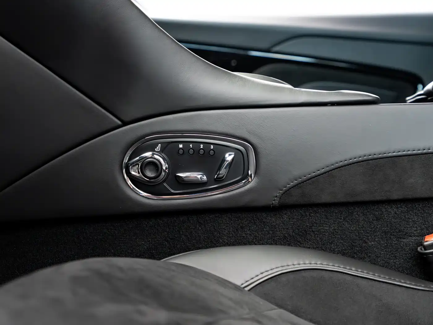 Aston Martin DBS 2022 DBS Superleggera V12 Coupe фото 12