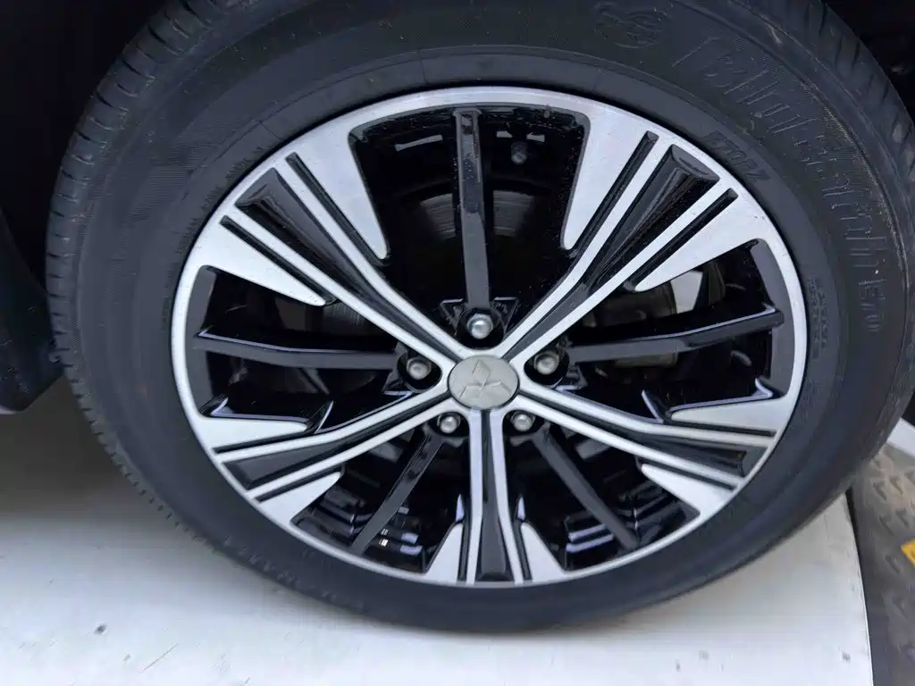 Photo 23 - Mitsubishi Eclipse Cross