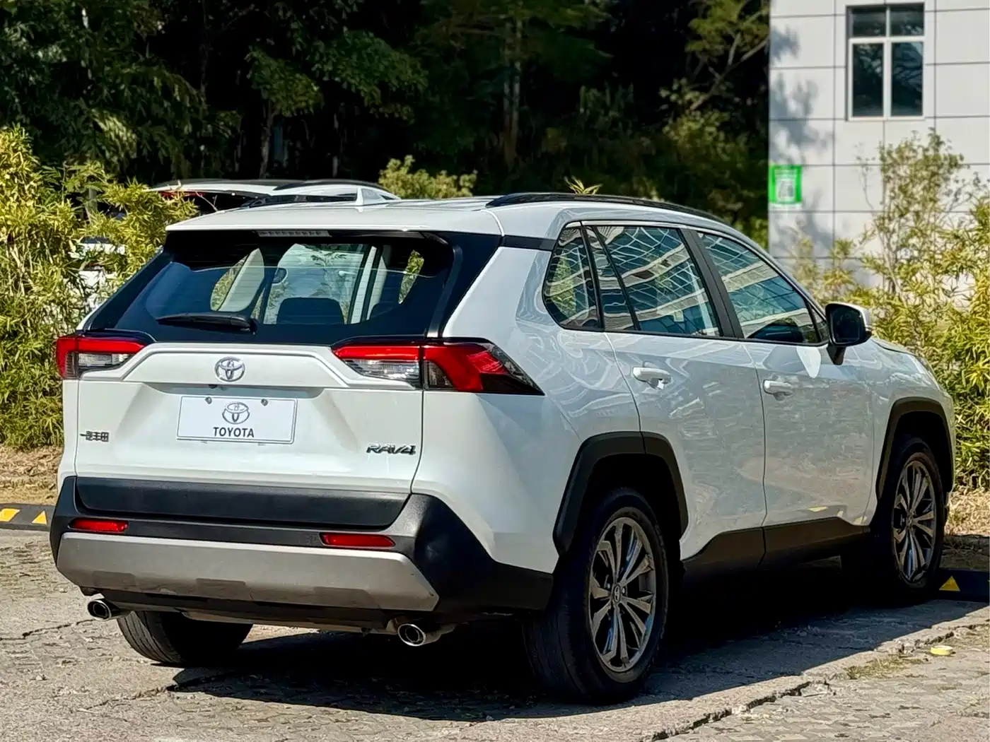 Toyota RAV4 Rongfang 2024 2.0L CVT FWD Style Edition фото 18