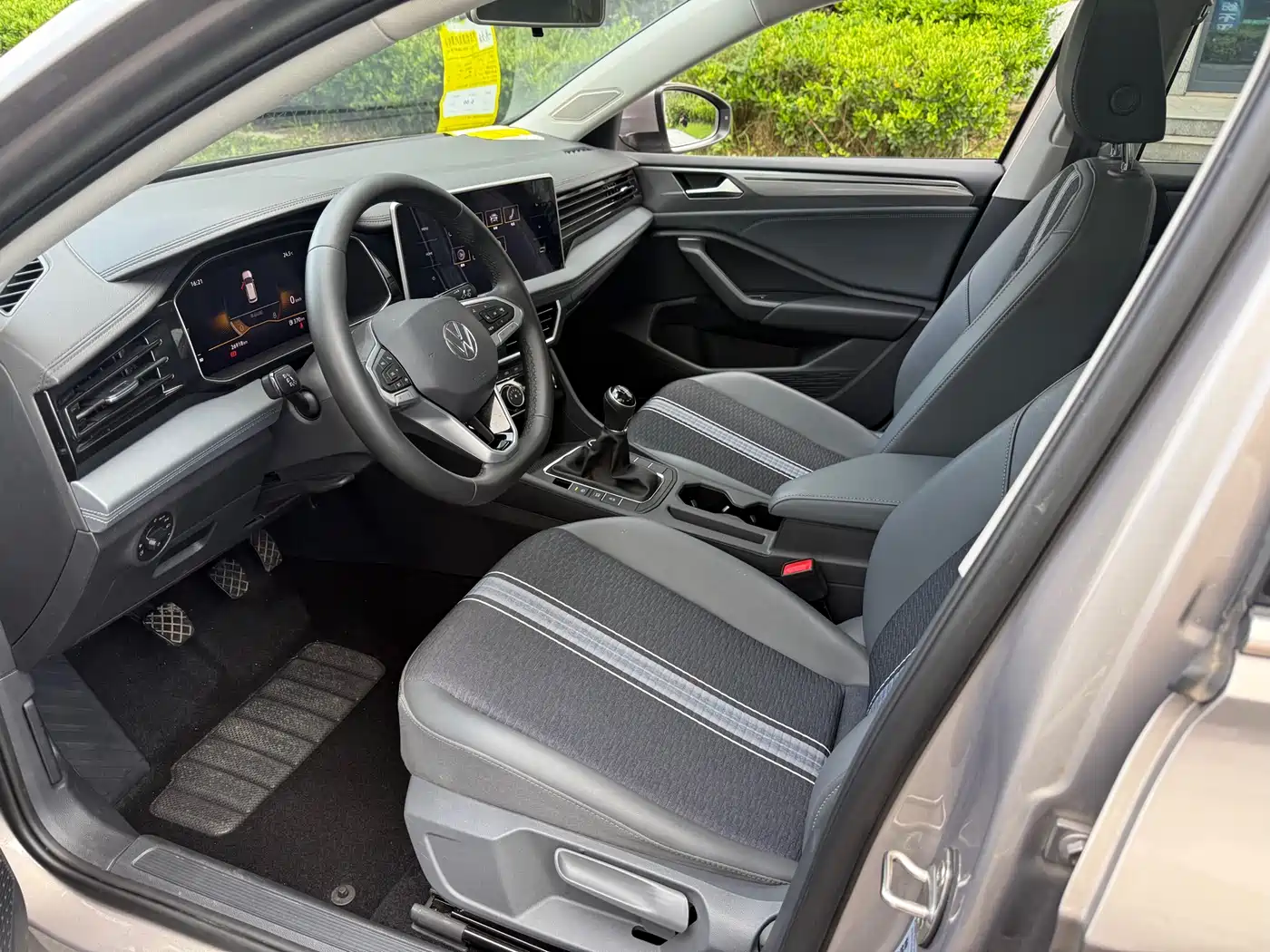 Volkswagen Sagitar 2024 200TSI Manual Flying Edition фото 8