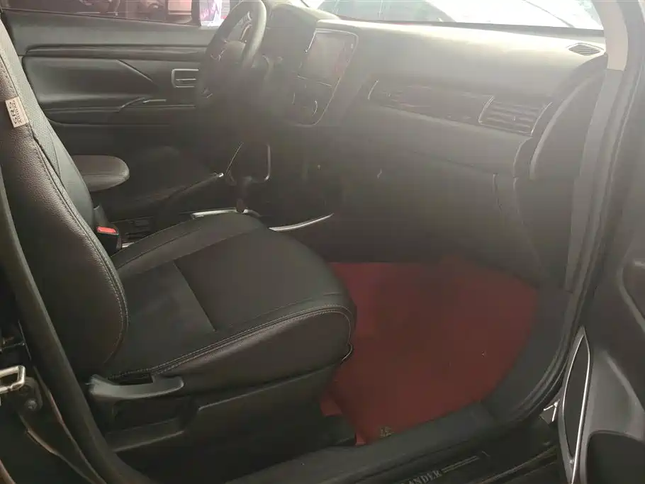 Mitsubishi Outlander 2017 2.0L 2WD Glory 5-seater фото 8