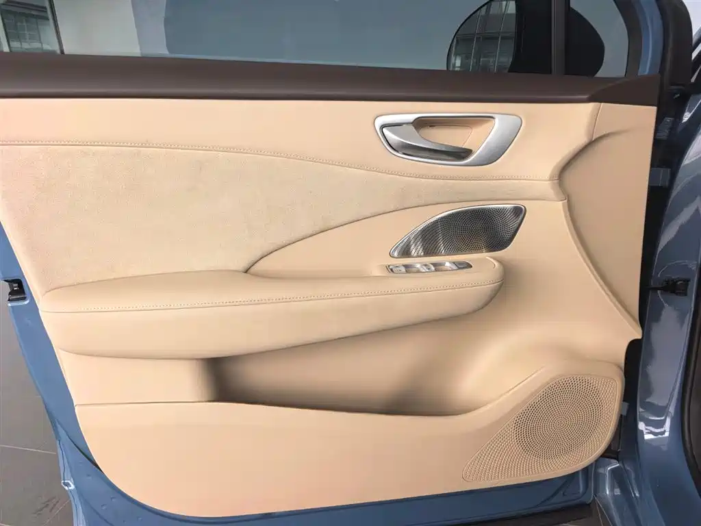 Photo 19 - Shangjie SUV