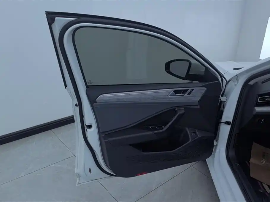 Volkswagen Sagitar 2023 300TSI DSG Surpassing Edition фото 7