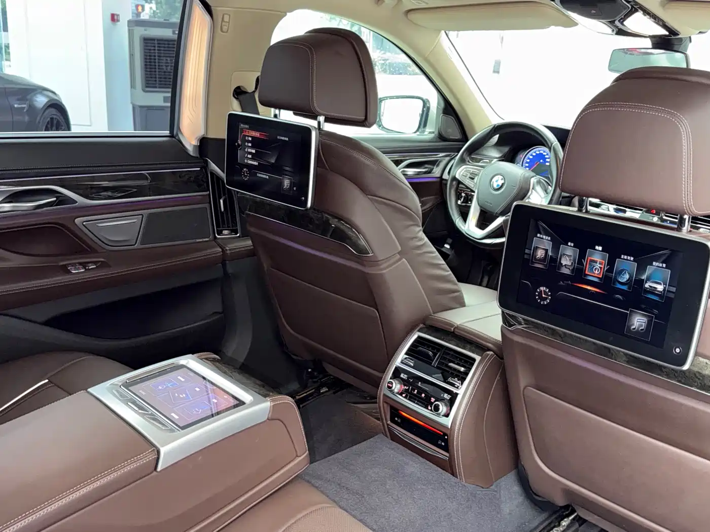 BMW 7 Series 2016 740Li Leading Edition фото 11
