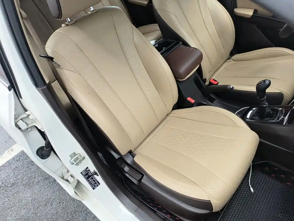 Baojun 310W 2017 2017 1.5L Manual Fashion Edition (China V)