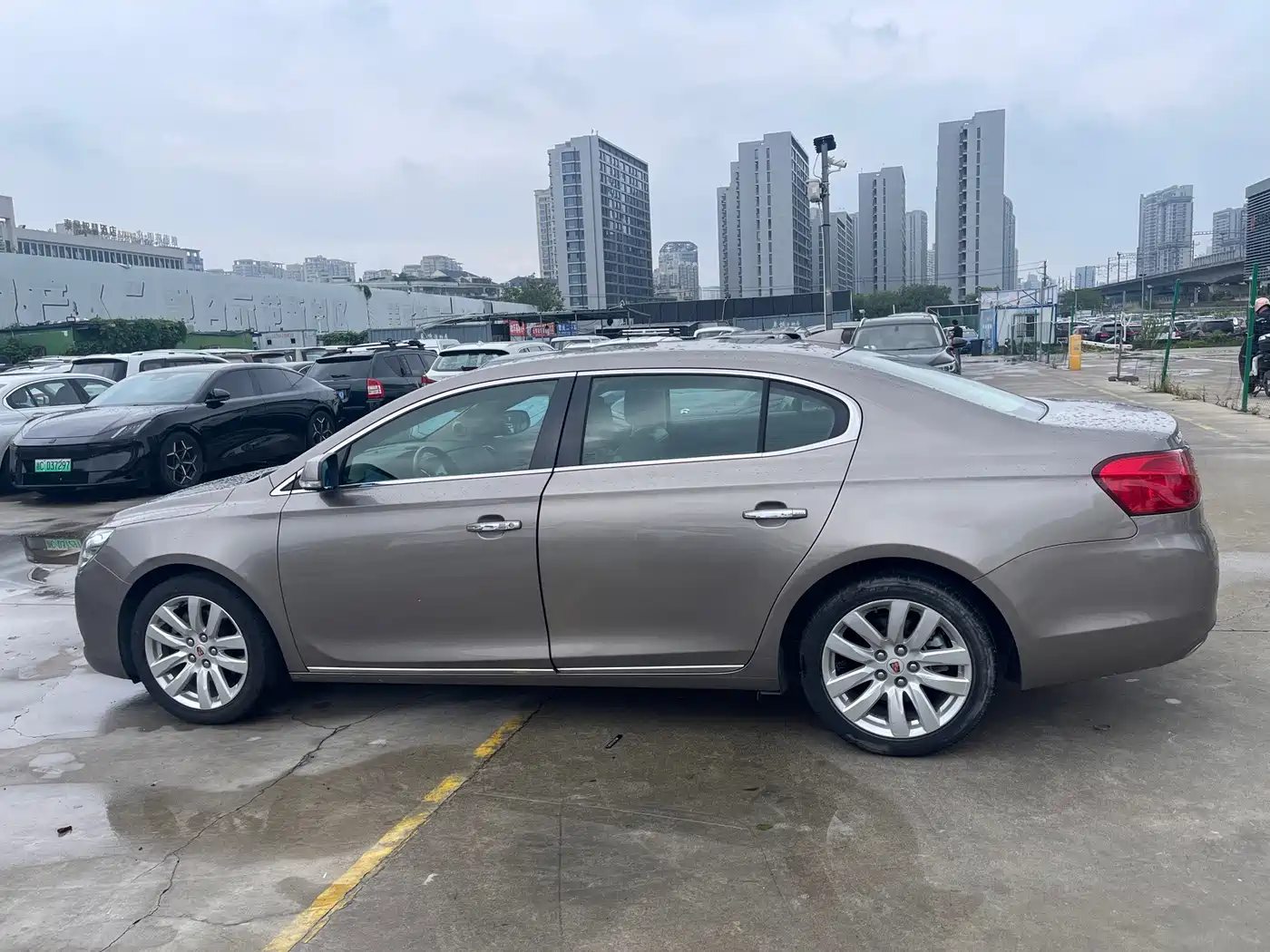 Roewe 950 2014 2012 2.4L Luxury Edition