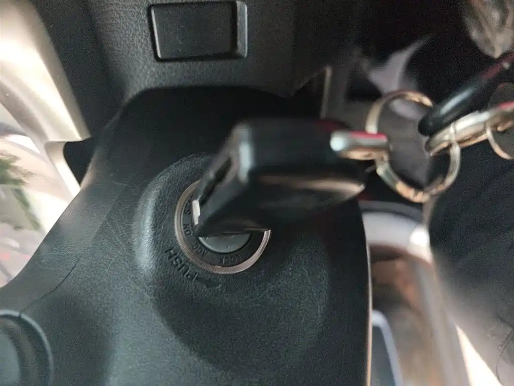 Toyota RAV4 Rongfang 2015 2.0L CVT 2WD Trend Edition фото 12