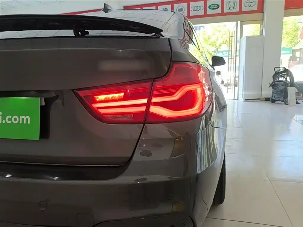 BMW 3 Series GT 2019 320i M Sport Model фото 8