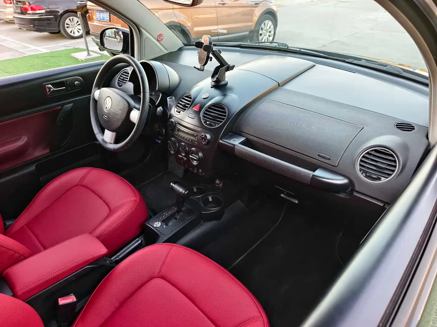 Volkswagen Beetle 2010 1.8T BlackOrange Luxury Edition фото 17