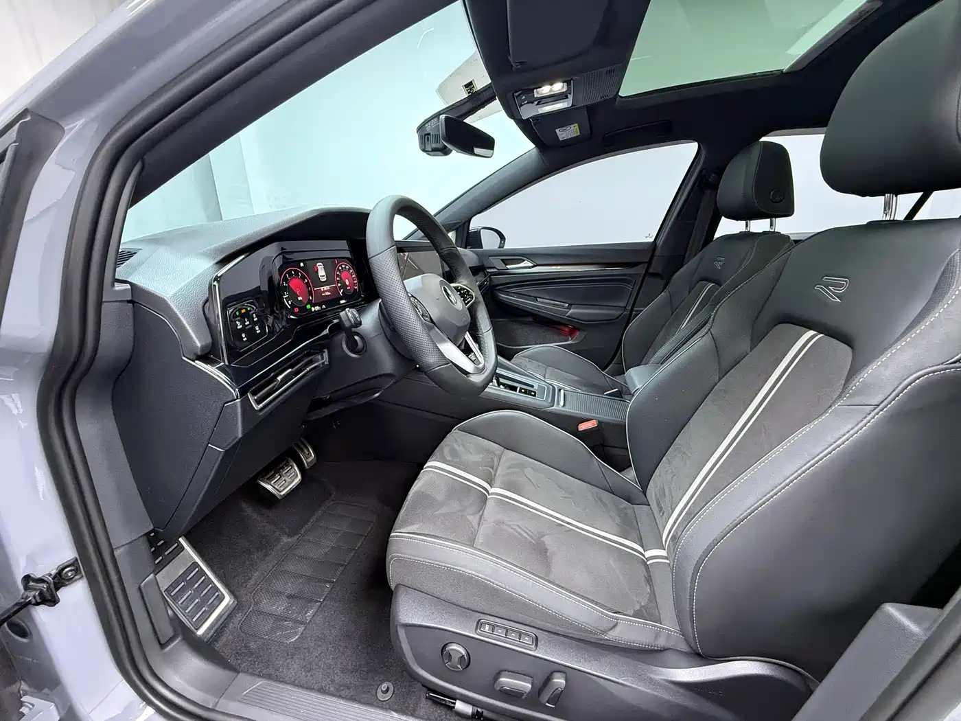 Volkswagen Golf 2023 280TSI DSG R-Line Lite фото 6