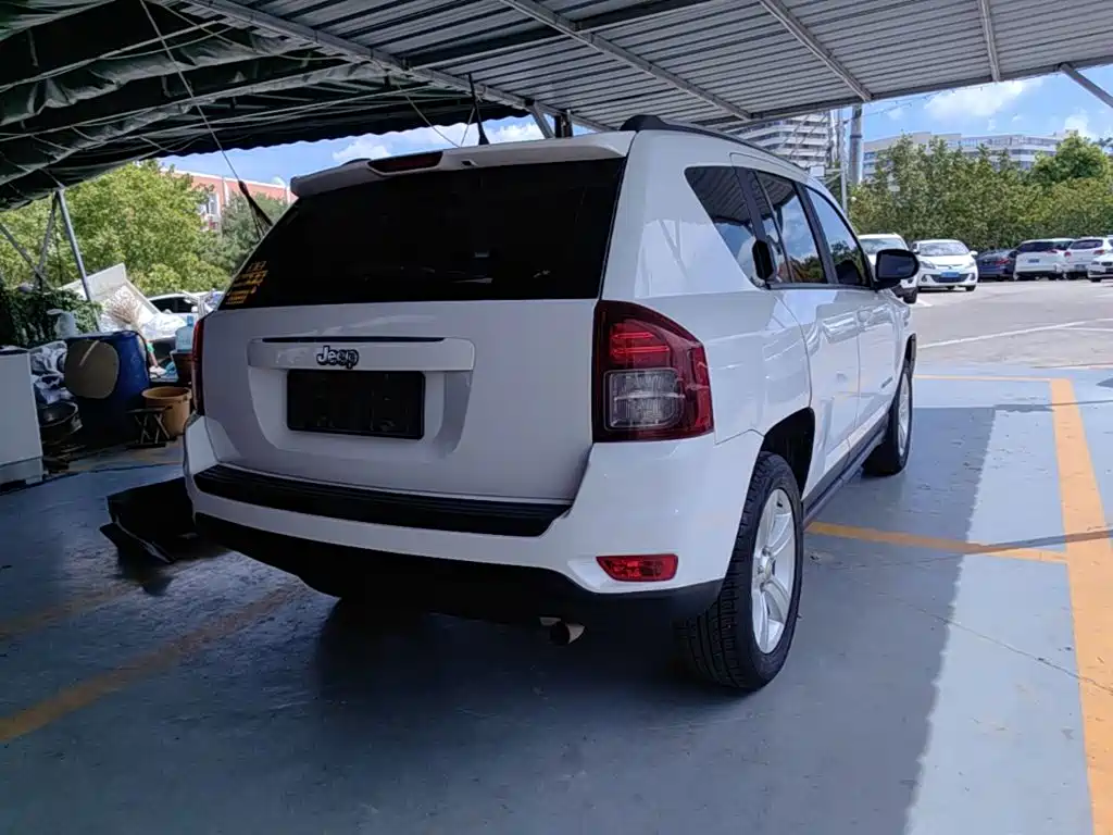 Jeep Compass (Import) 2015 2015 2.0L 2WD Sport