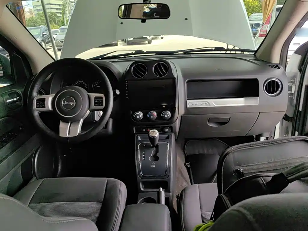 Jeep Compass (Import) 2015 2015 2.0L 2WD Sport