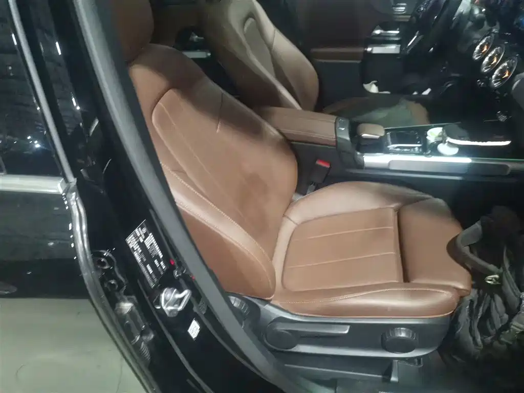 MERCEDES-BENZ GLB