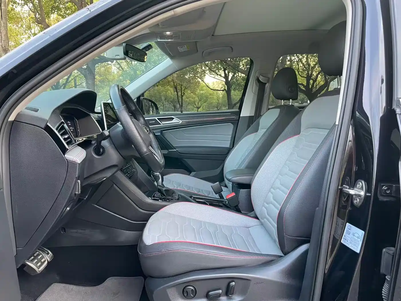 Volkswagen Tiguan L 2022 330TSI Automatic 2WD R-Line Flagship Edition фото 4