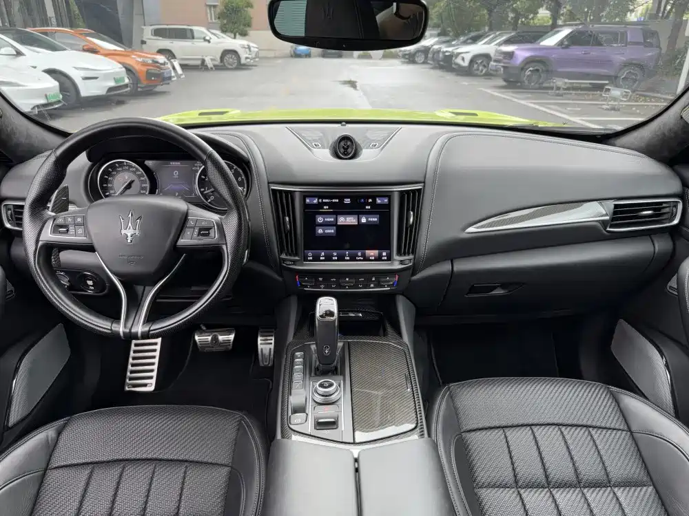 Фото 8 - Maserati Levante