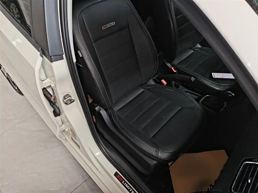 Volkswagen Polo 2014 1.6L Automatic Comfort Edition фото 25