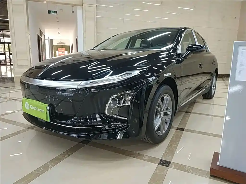 Hongqi E-QM5 2025 Model 500km Travel Edition фото 2