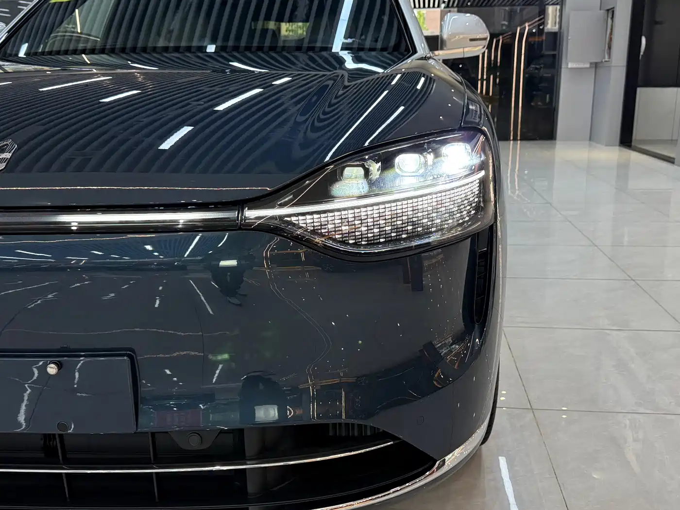 AITO Wenjie AITO M9 2024 Range Extender Ultra 52kWh 6-seater фото 4