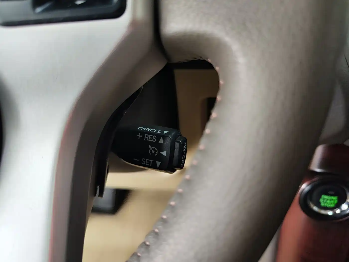 Toyota Prado 2014 4.0L Automatic TX-L фото 15