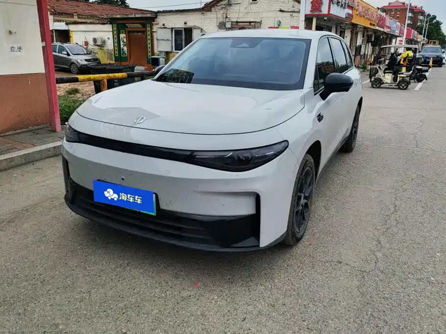 Photo 1 - Leapmotor C10