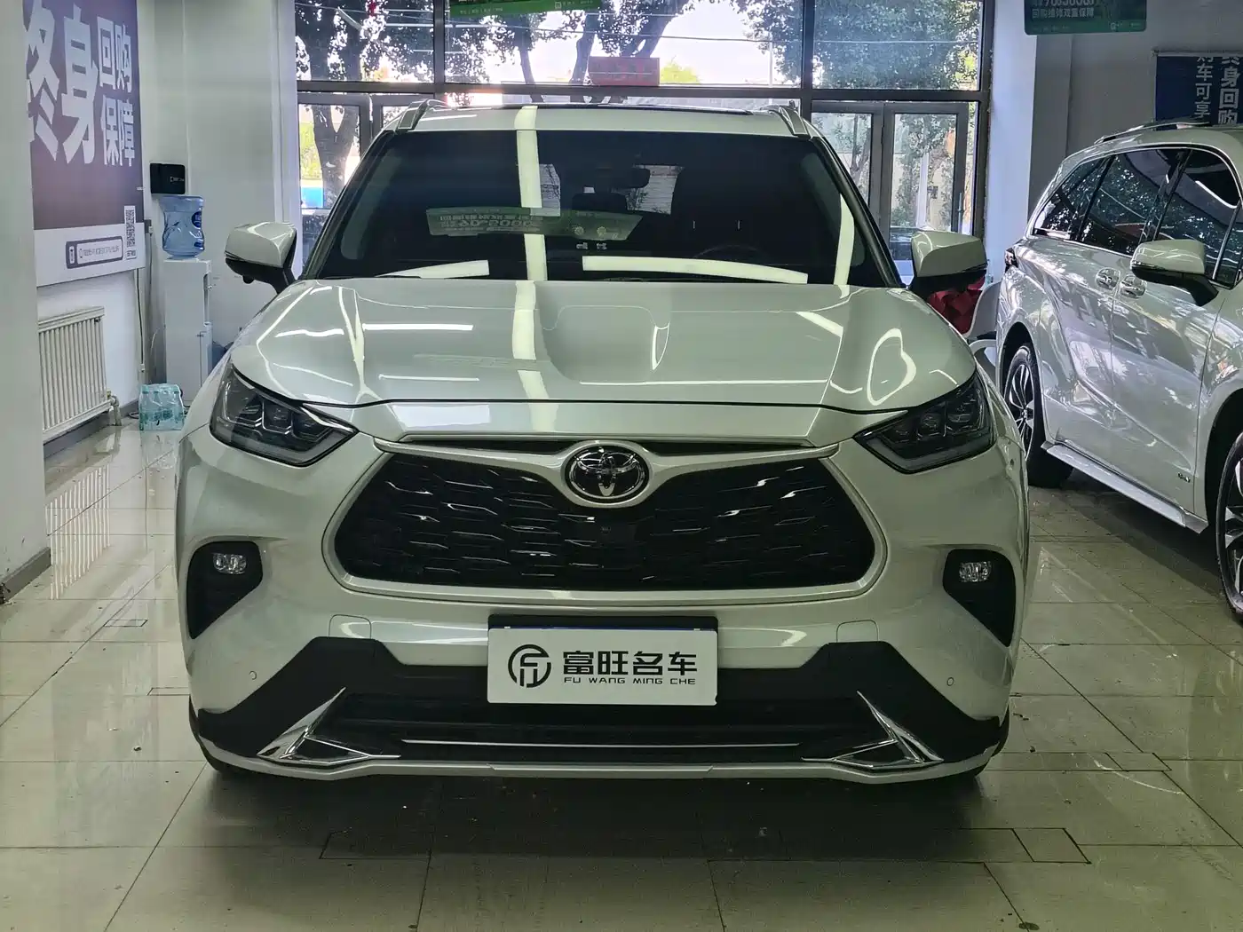 Toyota Highlander 2022 380T 4WD Luxury 7-Seater фото 2