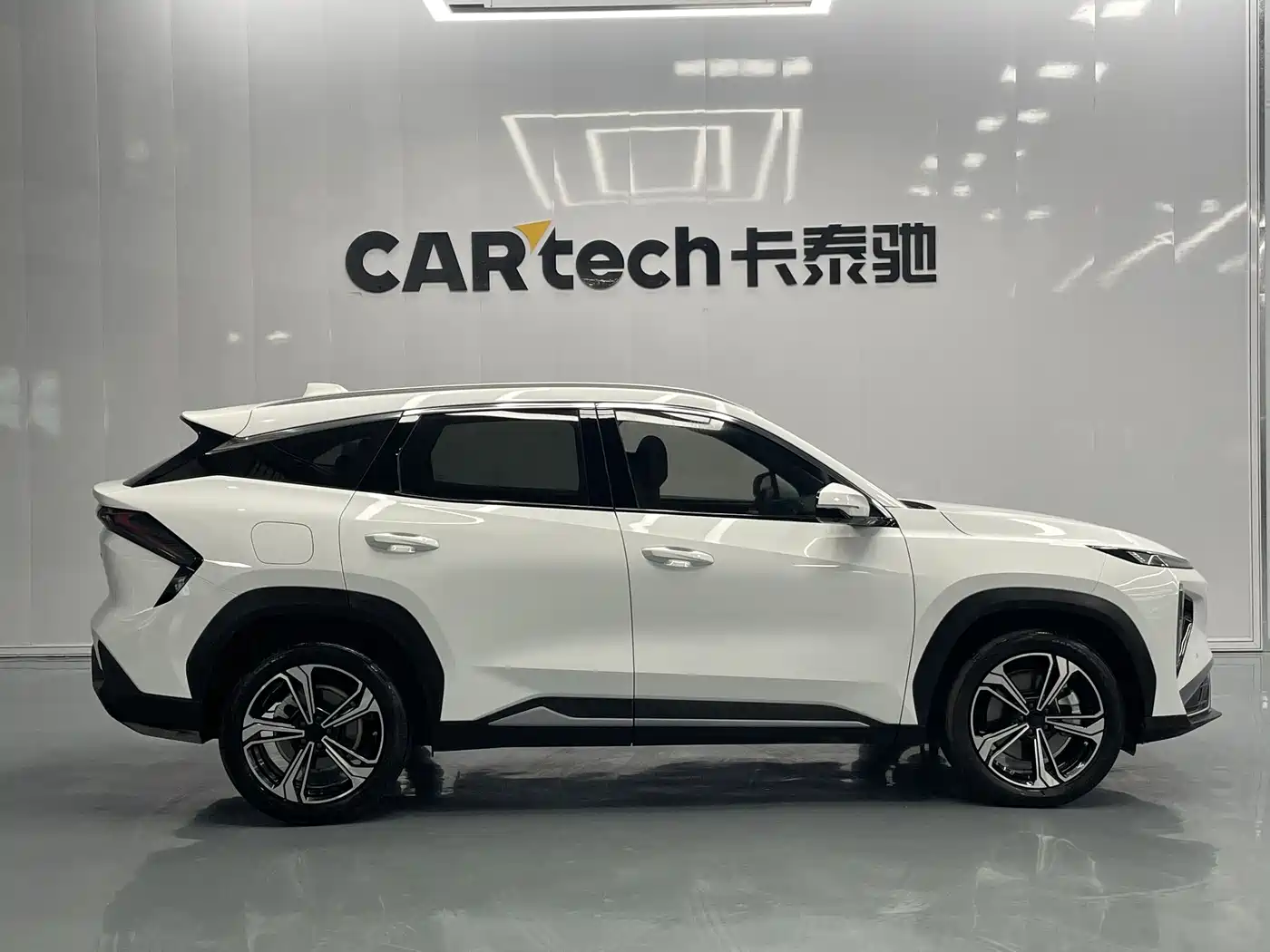Geely Galaxy Galaxy L7 2025 EM-i 115km Explorer+ Edition фото 4