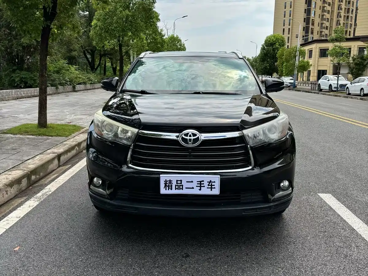 Фото 2 - Toyota Highlander