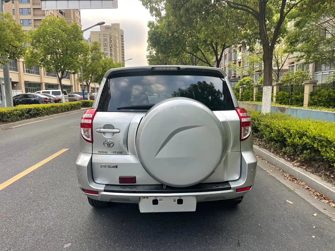 Toyota RAV4 Rongfang 2010 2.0L Automatic Luxury Upgrade Edition фото 5