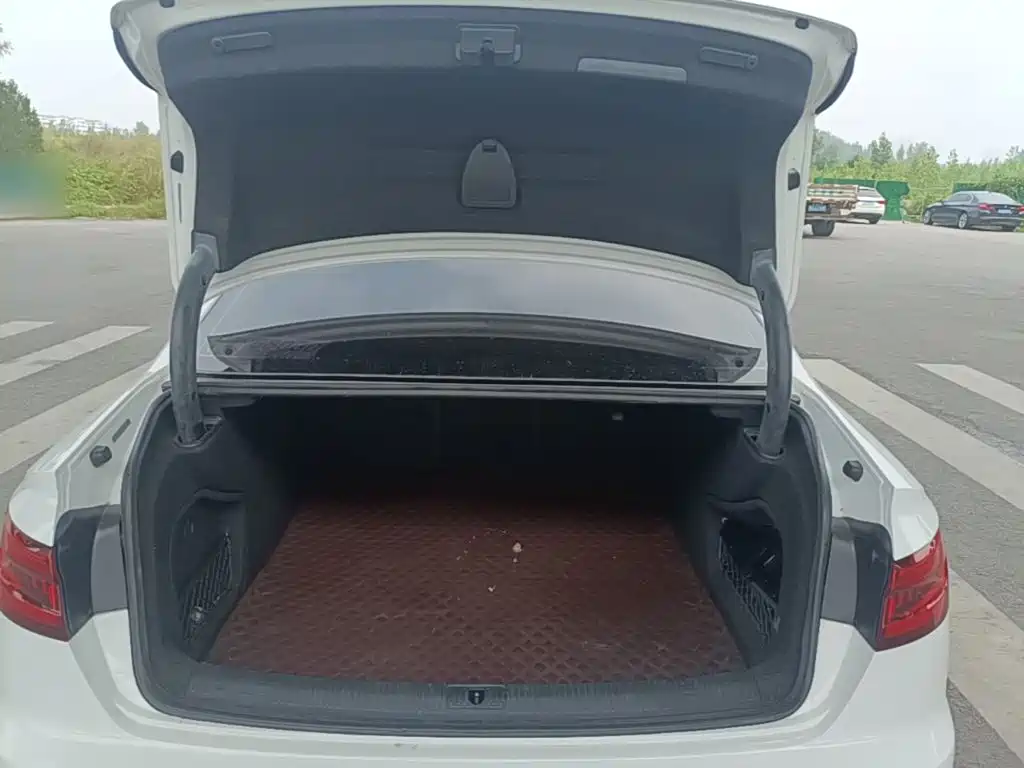 Фото 19 - Audi A4L