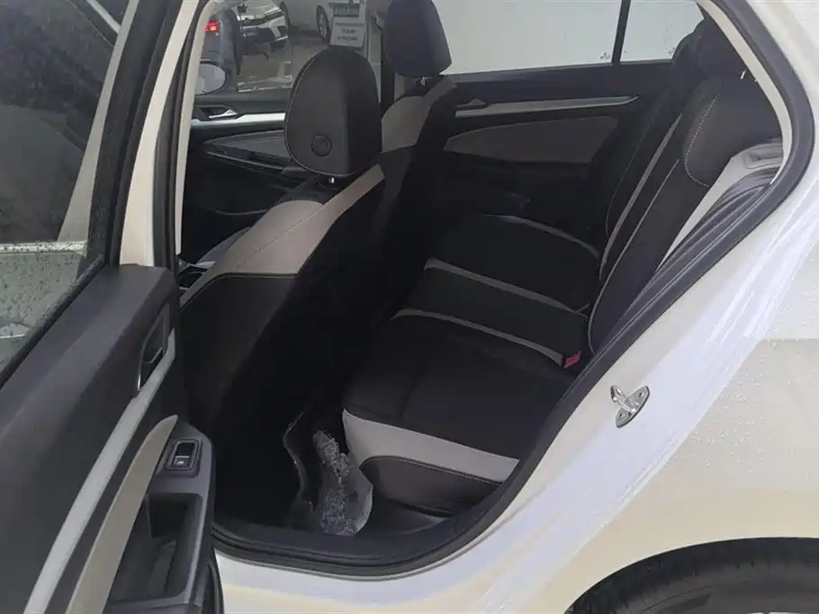 Volkswagen Golf 2023 Facelift 280TSI DSG Pro фото 11
