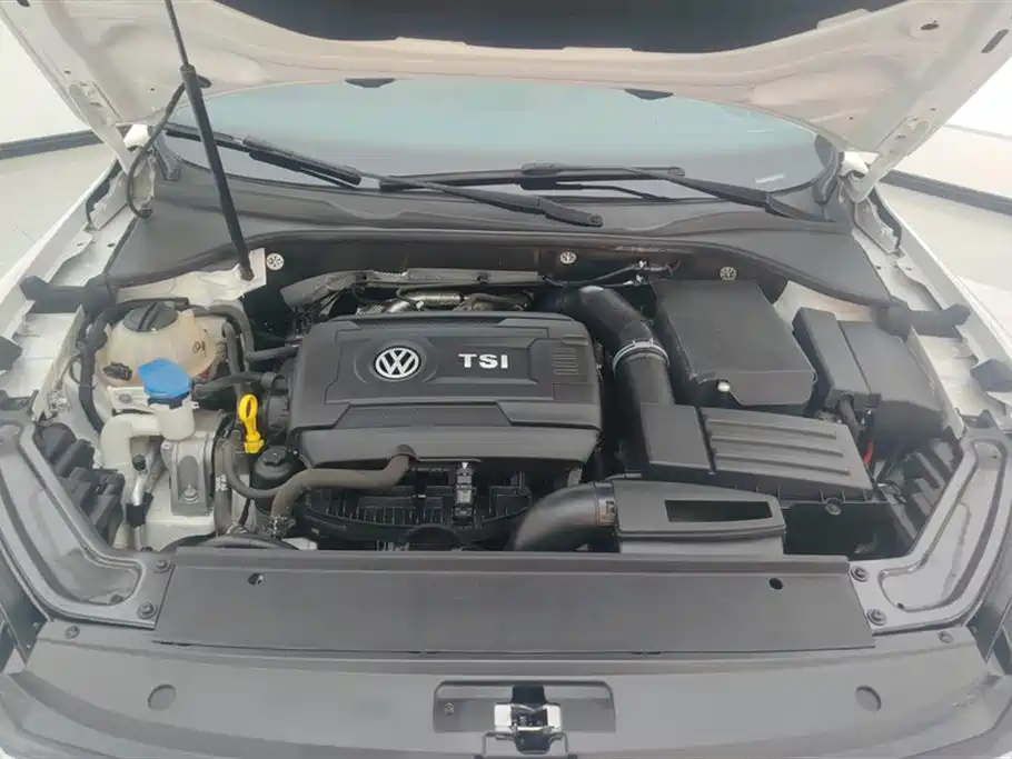 Volkswagen Passat 2017 330TSI DSG Luxury фото 10