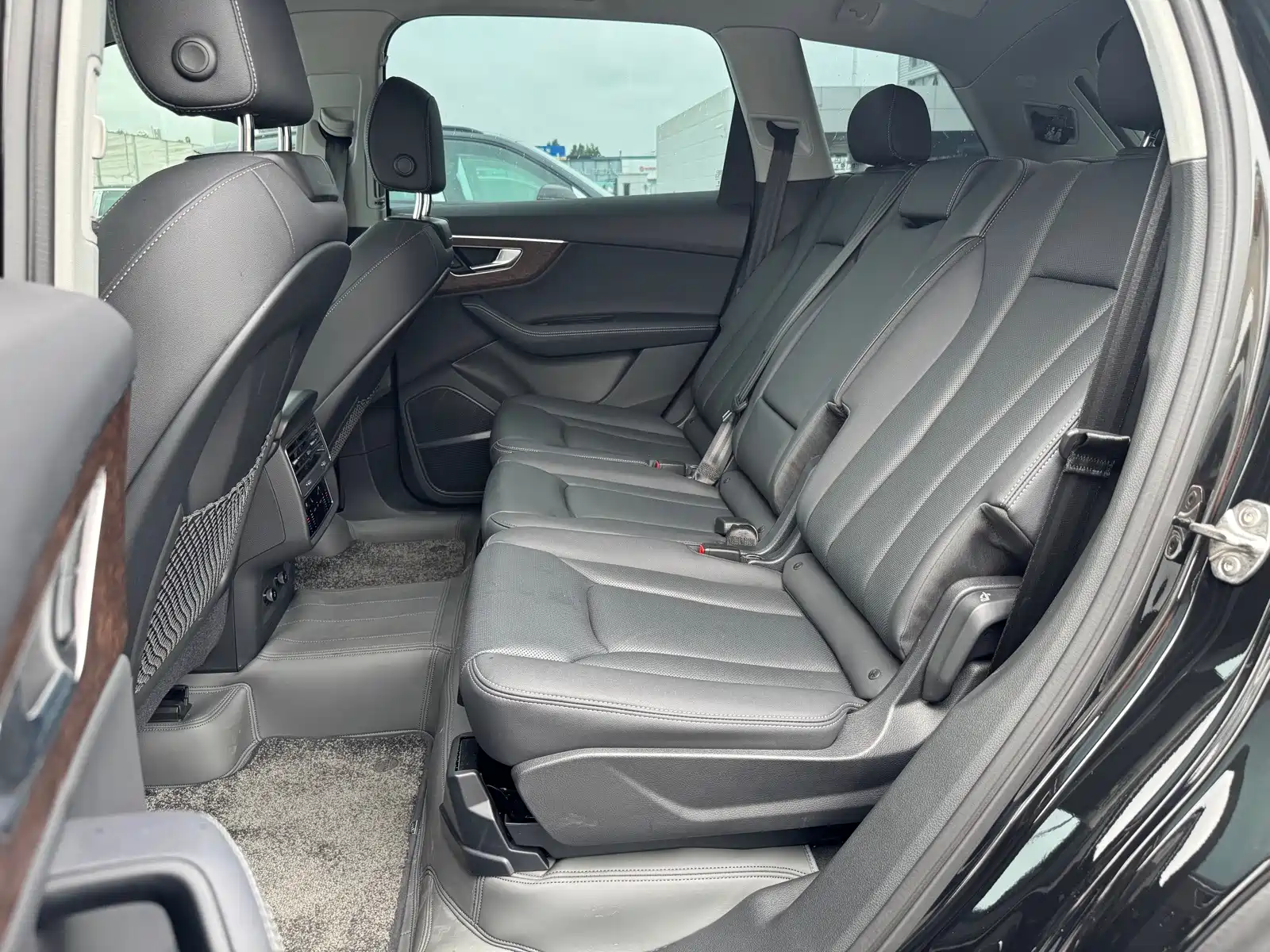 Фото 16 - Audi Q7