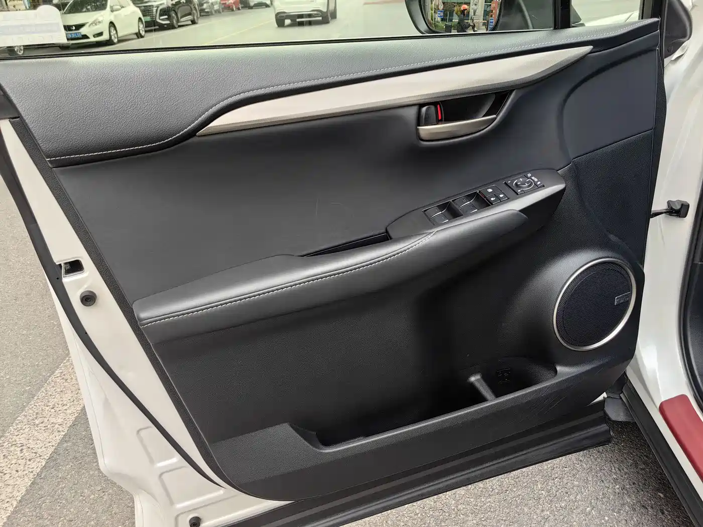 Lexus NX 2015 200t AWD F Sport фото 21
