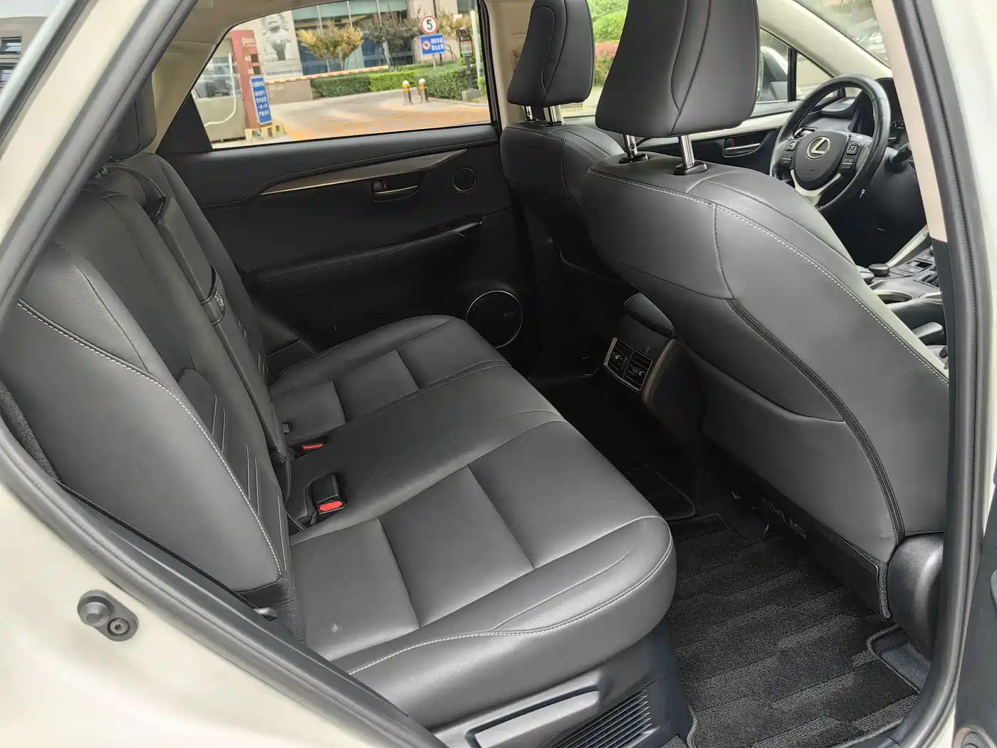 Lexus NX 2015 200t AWD F Sport фото 15