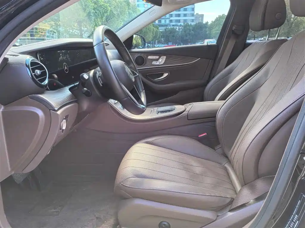 Mercedes-Benz E-Class 2023 E 300 L Sport Fashion фото 13