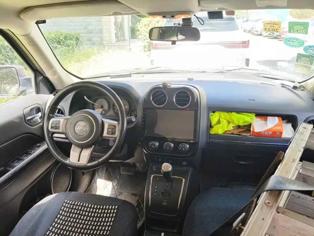 Jeep Patriot 2015 2014 2.0L Sport Edition