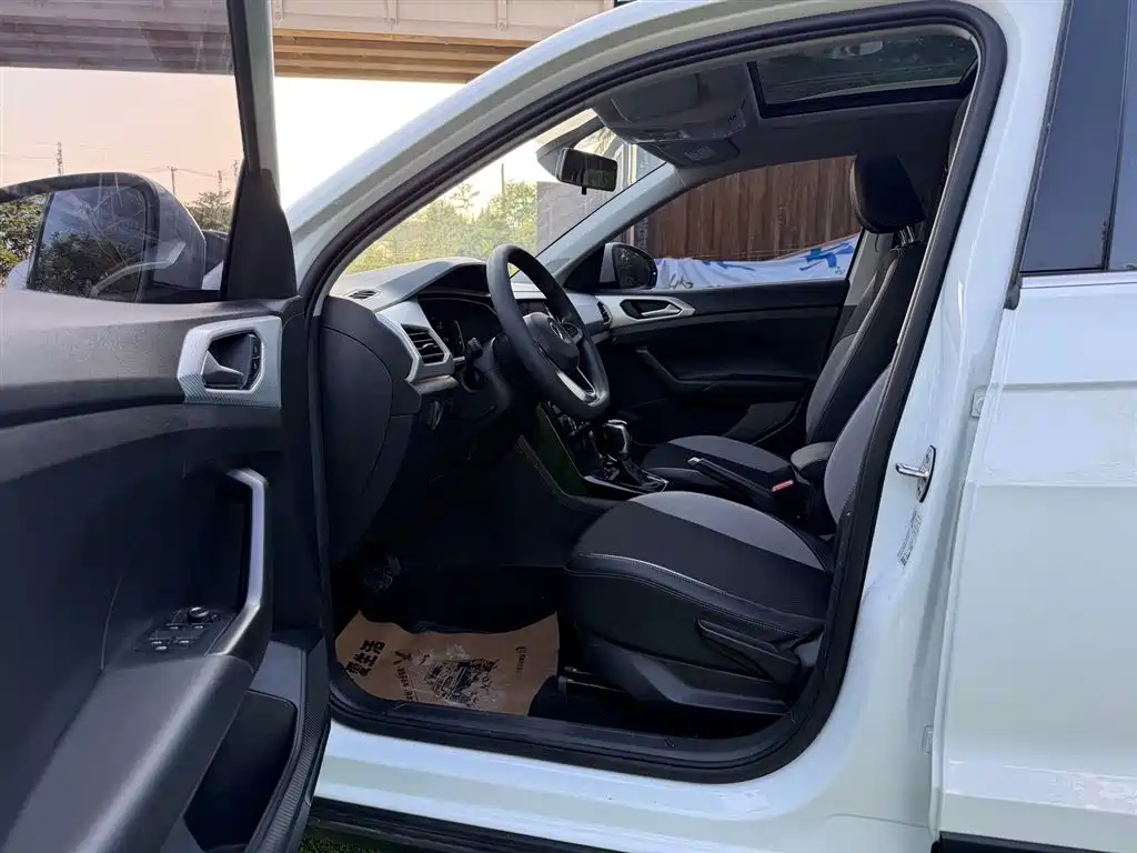 Volkswagen Tanying 2021 1.5L Automatic Smart Connect Edition фото 8
