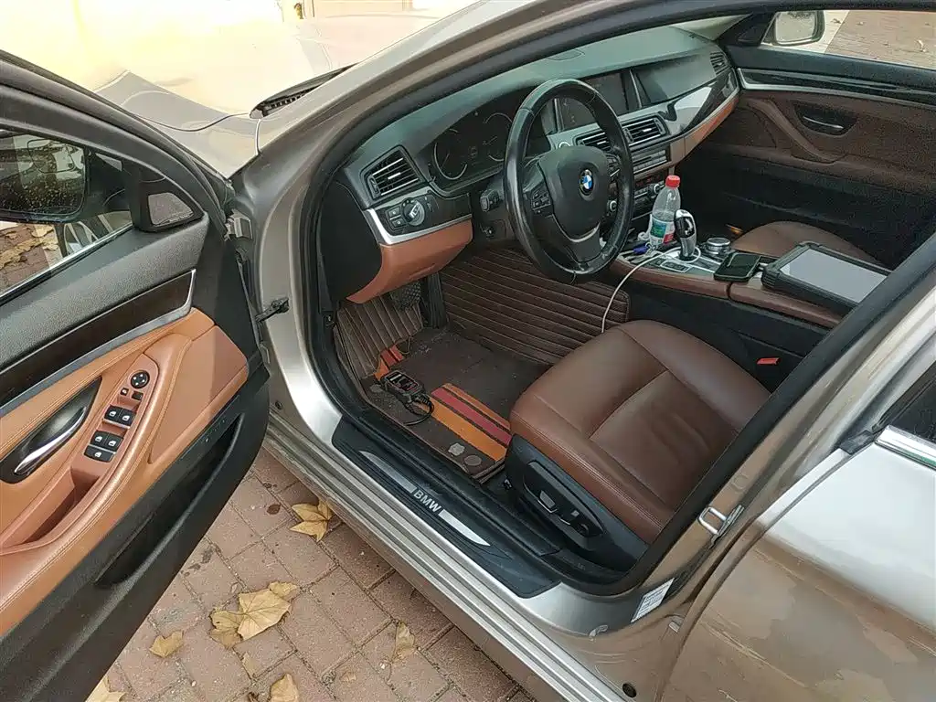 BMW 5 Series 2017 528Li Leading Edition фото 16