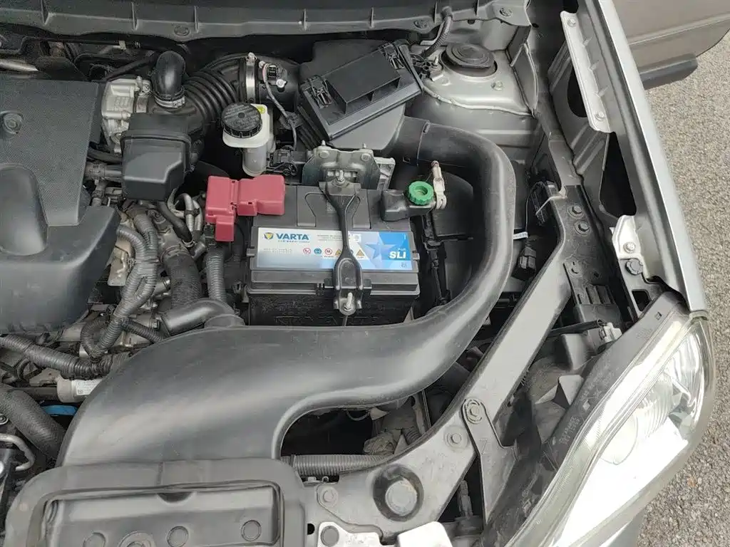 Dongfeng Fengdu MX6 2017 2016 2.0L CVT 2WD Excellence