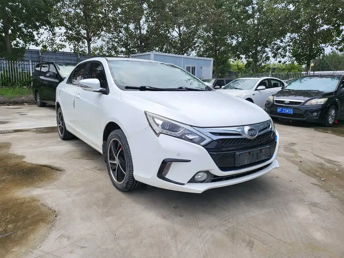 BYD Qin New Energy 2015 2014 1.5T Cool Black Knight Flagship